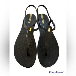 NEW Ipanema Lenny Niemeyer Black T-Strap Lenny Desire Rubber Sandal Size 9